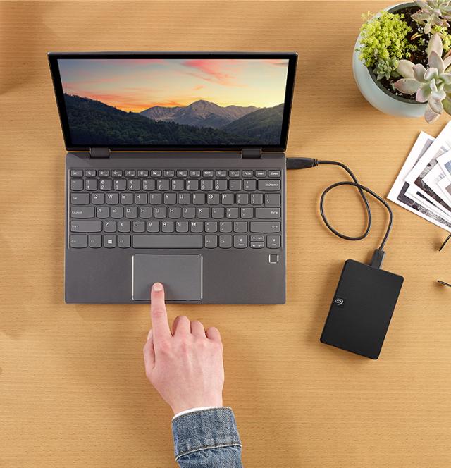 Seagate Expansion Portable family hard drive product image